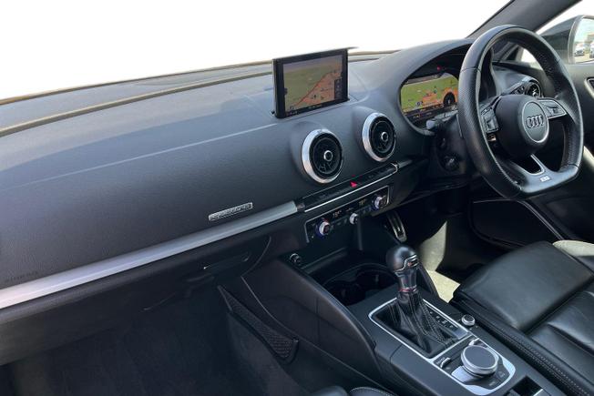 AUDI S3 Photo 2