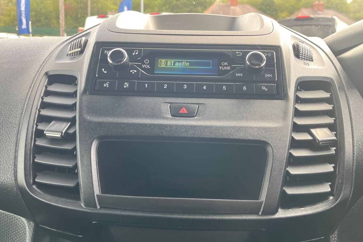 Ford TRANSIT CONNECT Photo 24