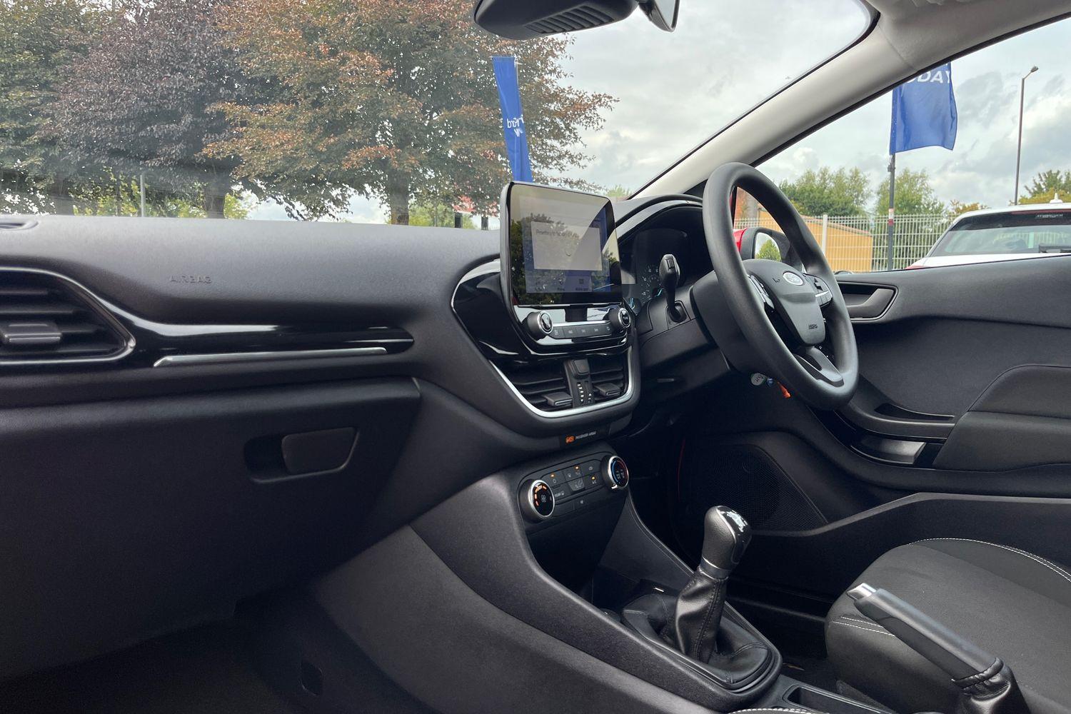 Ford Fiesta Photo 17