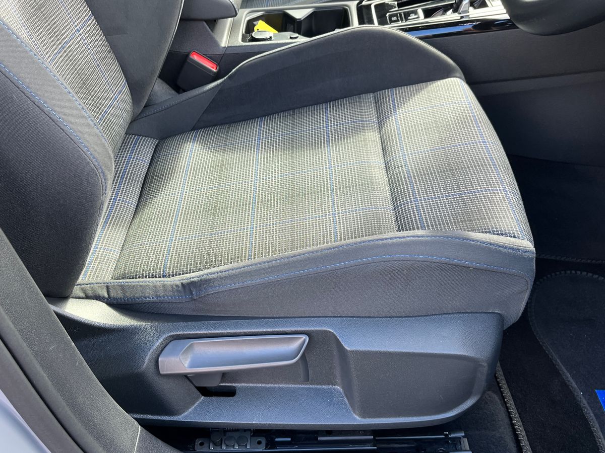 Volkswagen Golf Photo 29