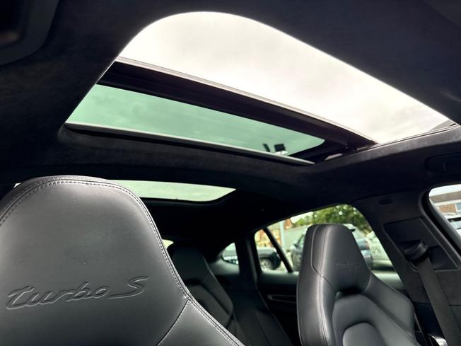 PORSCHE Panamera Photo 33