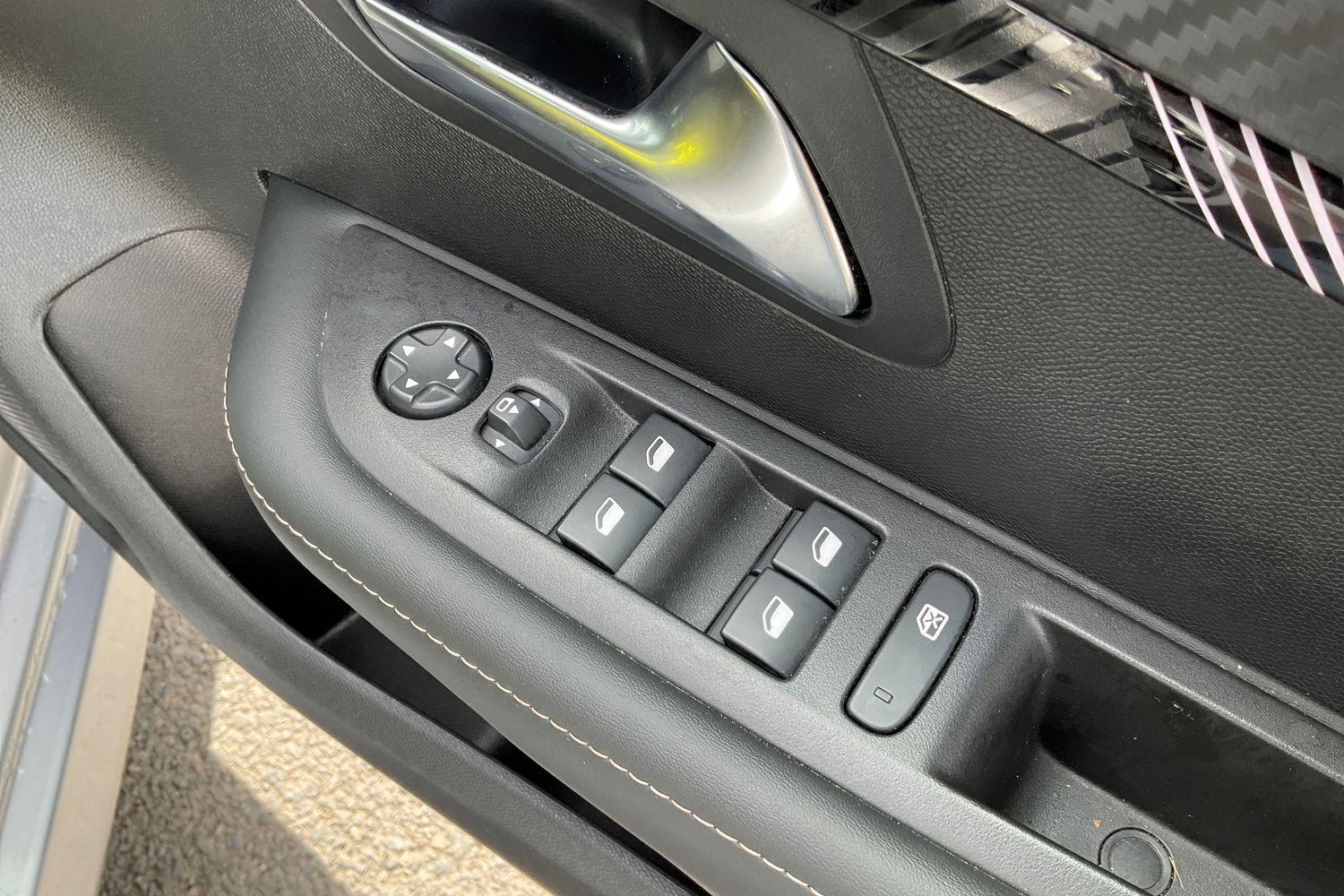 Peugeot 208 Photo 15