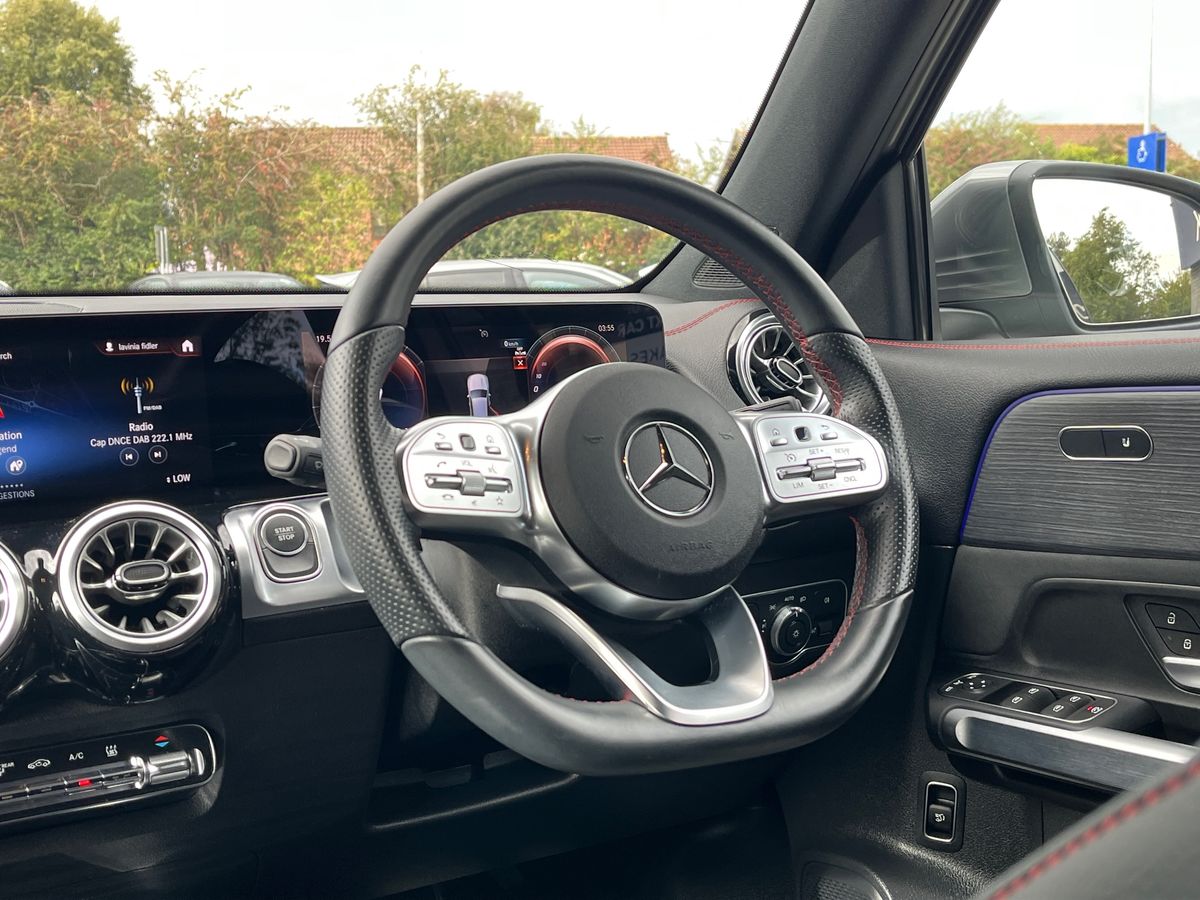 Mercedes-Benz EQB Photo 14