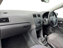 VOLKSWAGEN Polo Photo 2
