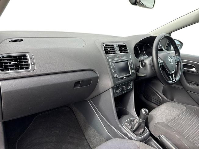 VOLKSWAGEN Polo Photo 2