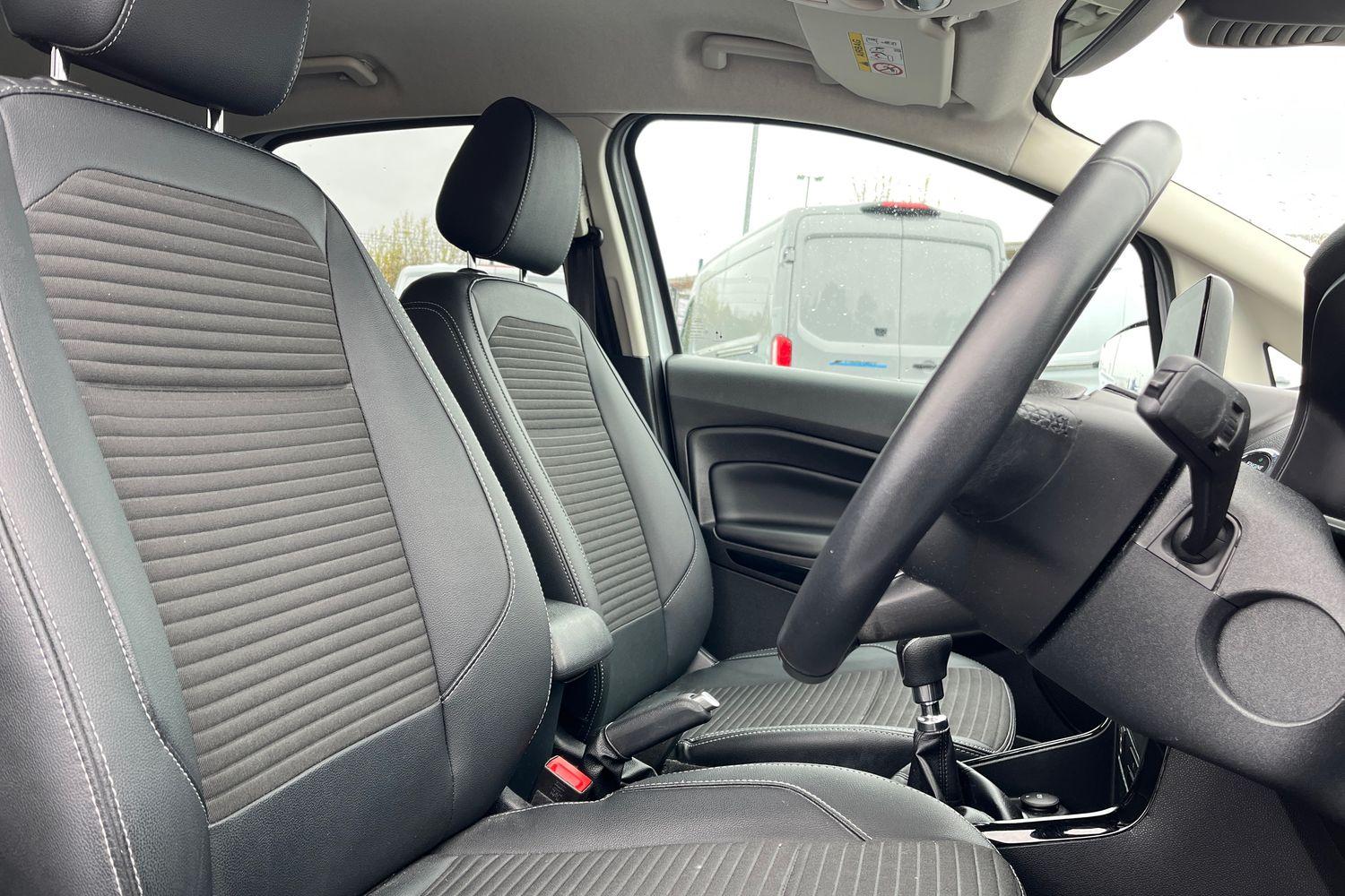 Ford ECOSPORT Photo 16