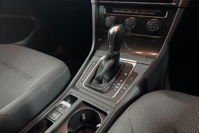 VOLKSWAGEN Golf Photo 23