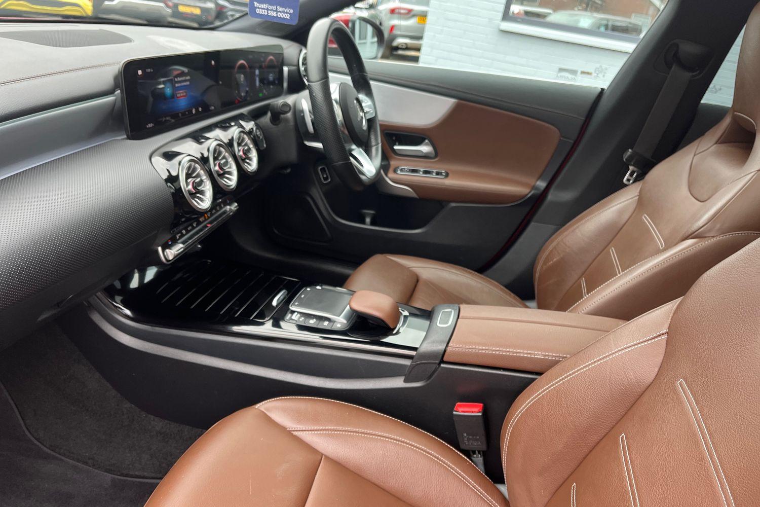 Mercedes-Benz CLA Photo 17