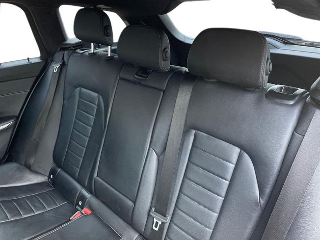 BMW 3 Series Photo 9