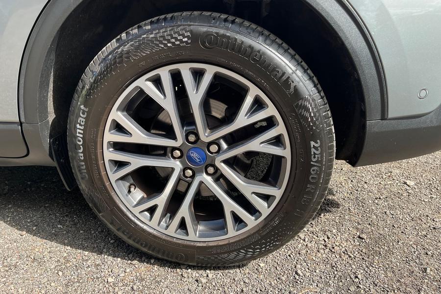 Ford Kuga Photo autoimg-0927900bdd40d92f86695f45a297ae0543320b45.jpg