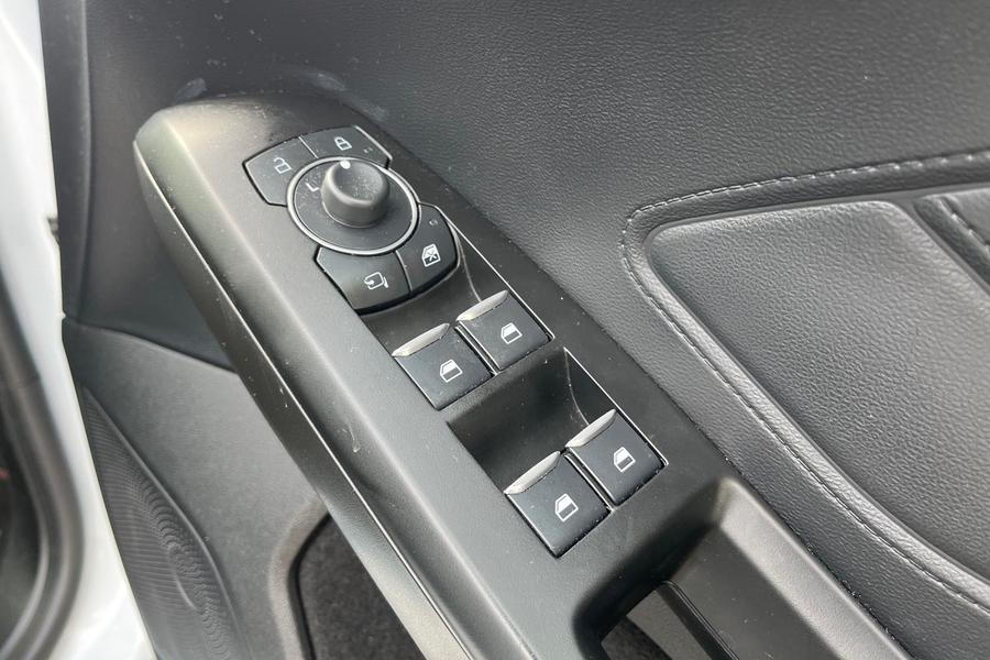 Ford FOCUS Photo autoimg-092af9c572bd00576d1097275799b7298bd4f4de.jpg