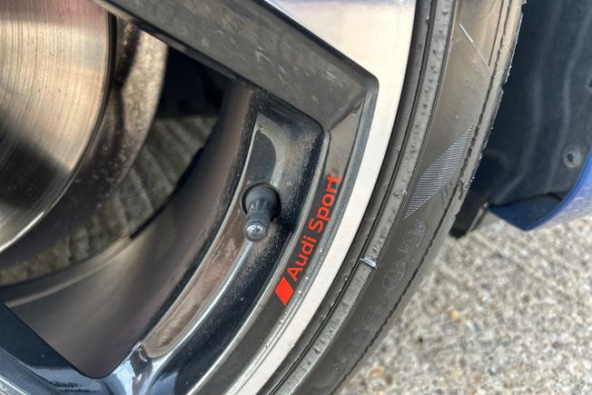 AUDI A4 Photo 60