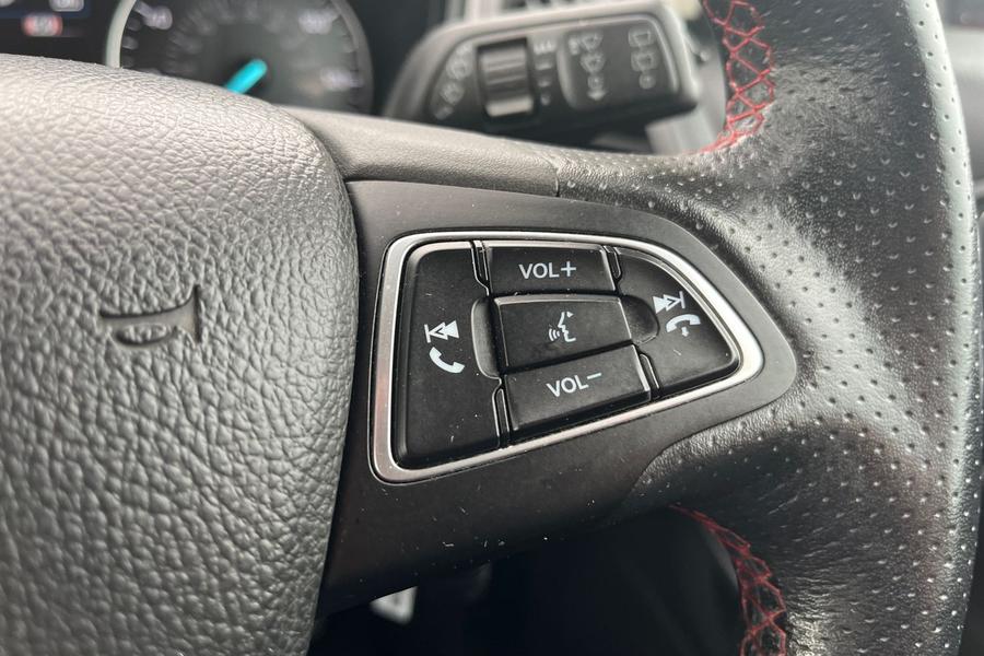 Ford ECOSPORT Photo autoimg-093259ad65f4dc4b904b1cc44b0cd63df6d359d5.jpg