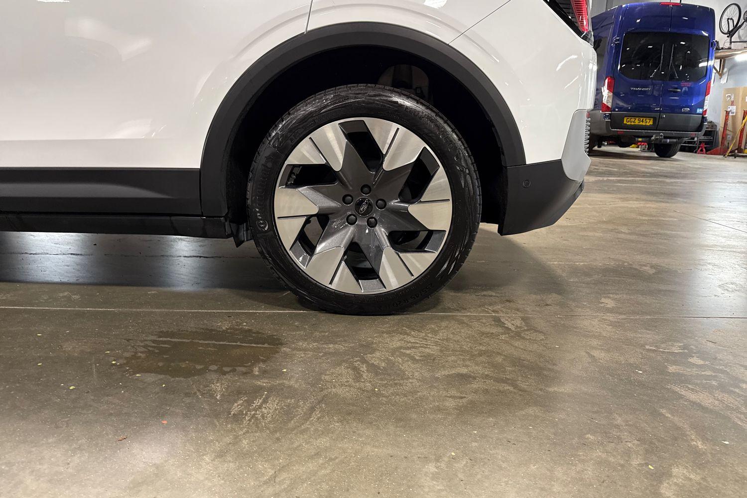 Ford Explorer Photo 7