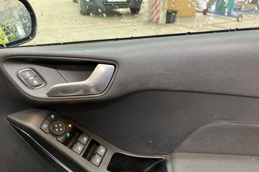 Ford FIESTA Photo autoimg-09342177e572a2ba7183a188e5b5646f22f0d773.jpg