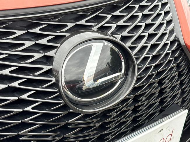 LEXUS Ux Photo 22