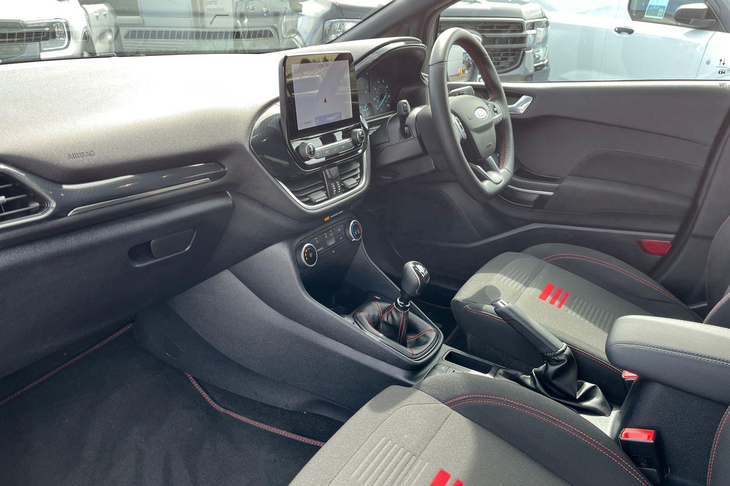 Ford FIESTA Photo 17