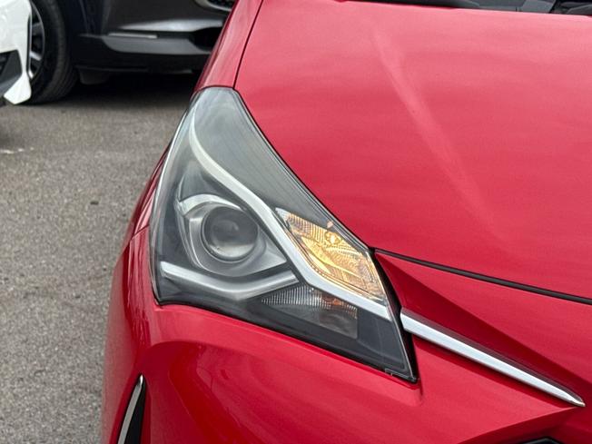 TOYOTA Yaris Photo 19