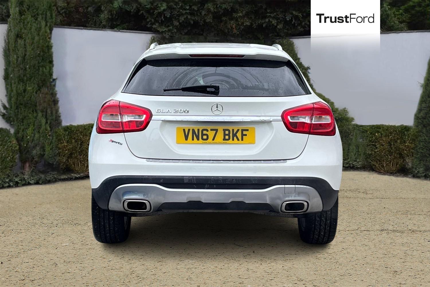 Mercedes-Benz GLA Photo 6