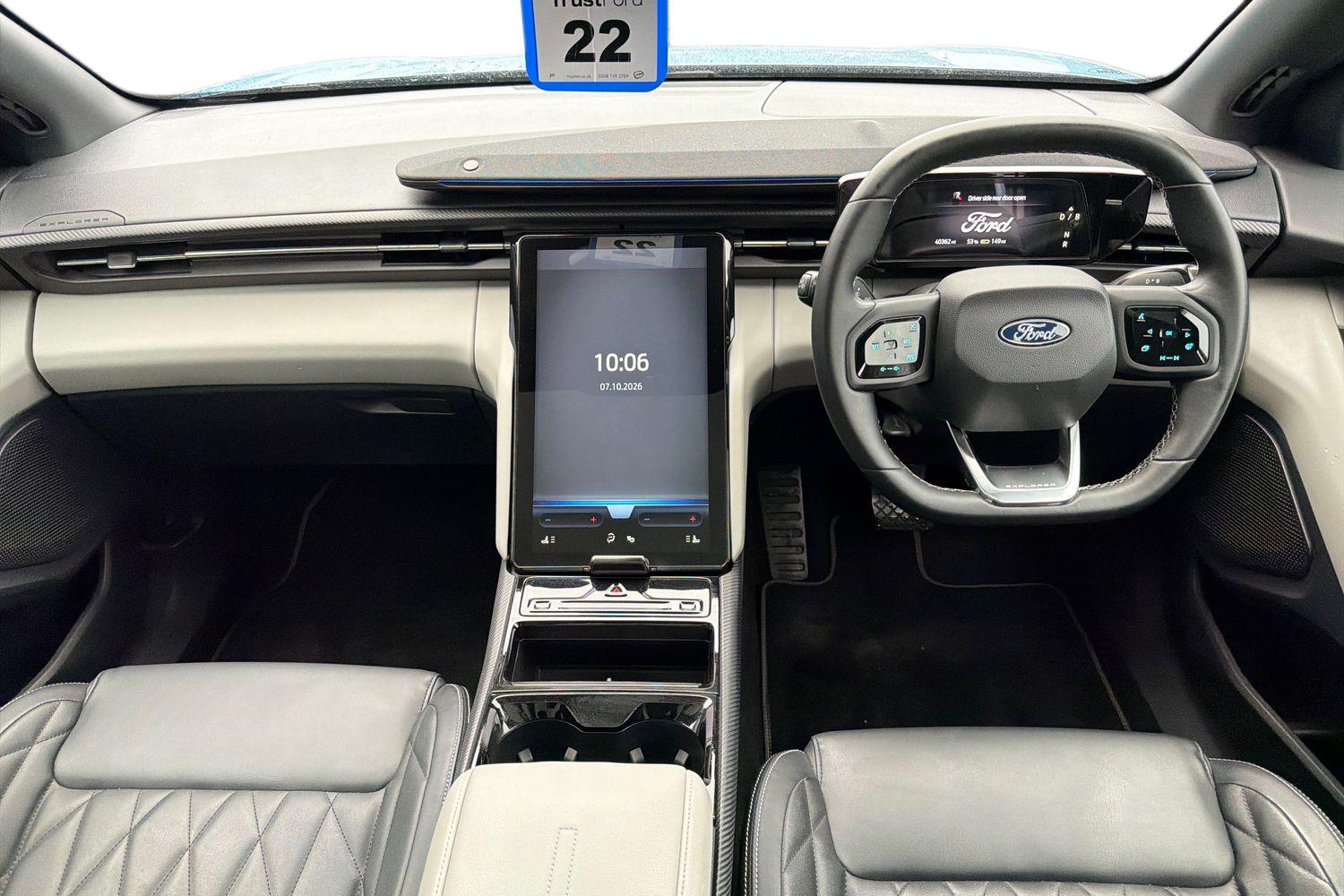 Ford EXPLORER Photo 9