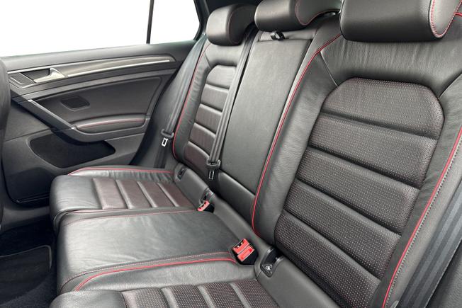 VOLKSWAGEN Golf Photo 9