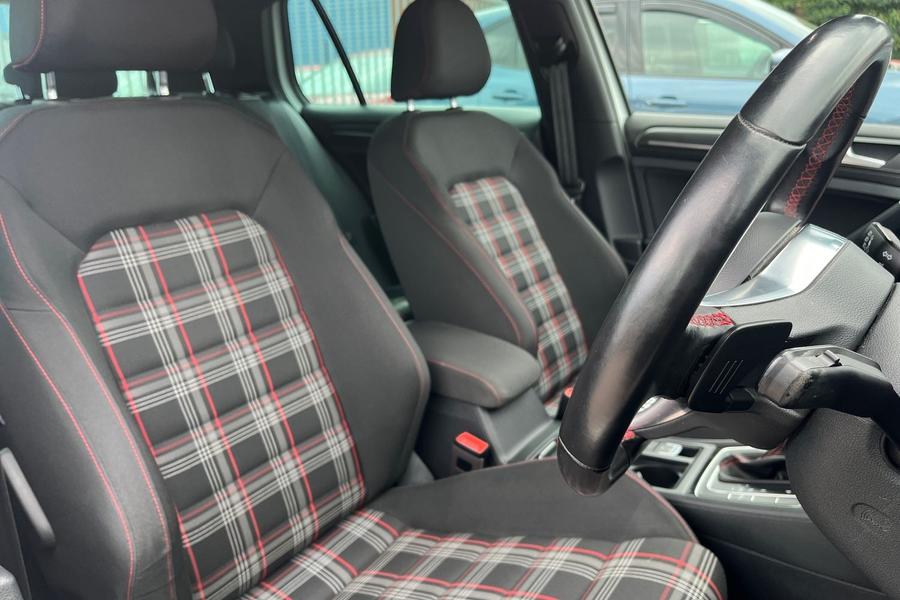 Volkswagen GOLF Photo autoimg-094a1e4b160d0a4aa6cdd2efd33570d245cb61e4.jpg