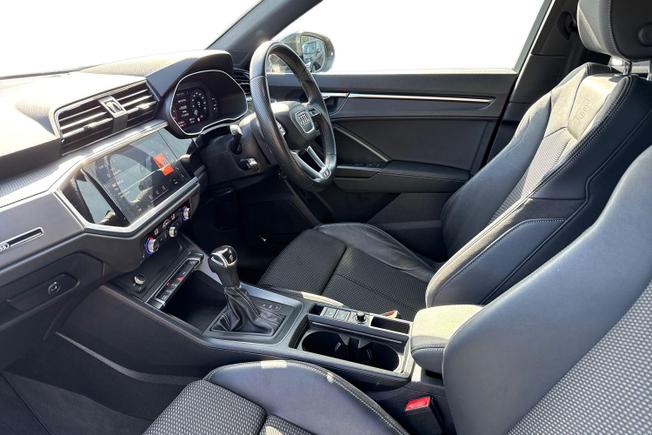 Audi Q3 Photo 2