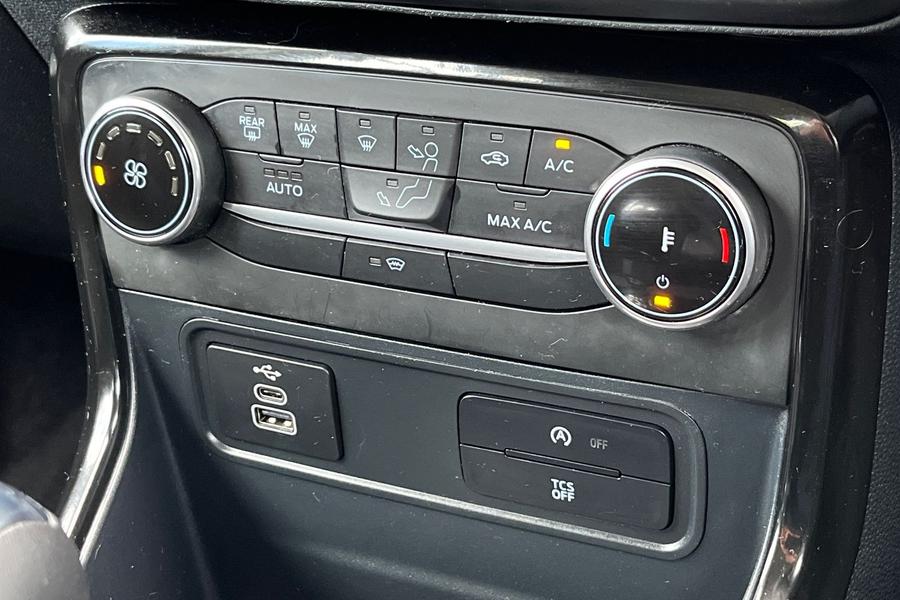 Ford ECOSPORT Photo autoimg-09603696de6c2e0234d681501da0648b70c5c436.jpg