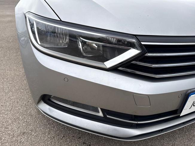 VOLKSWAGEN Passat Photo 19