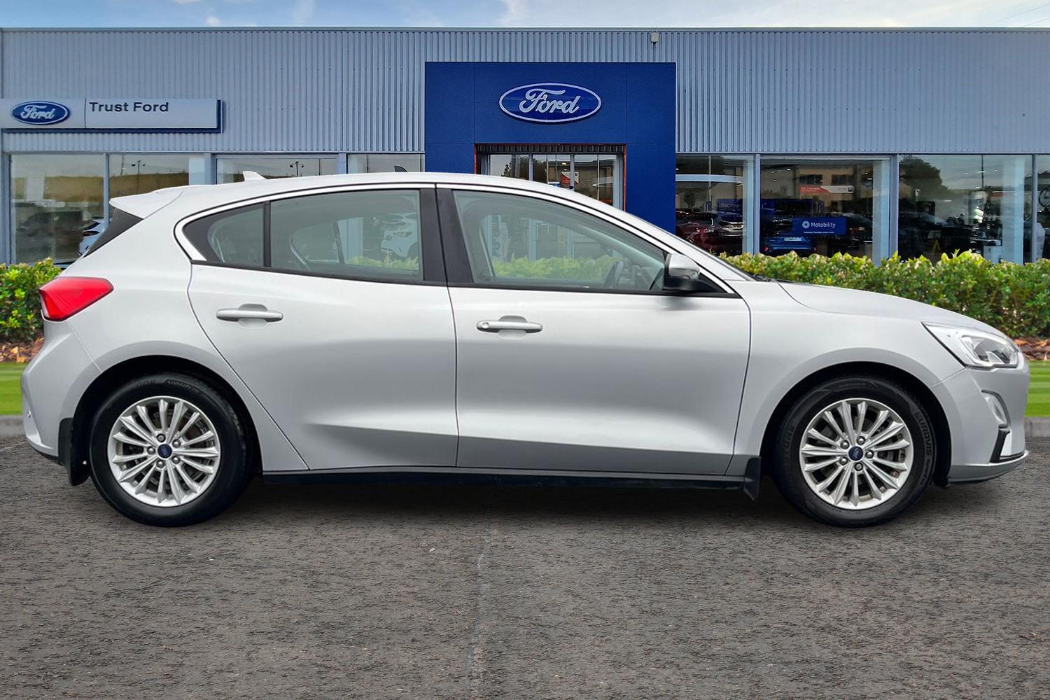 Ford FOCUS Photo 2