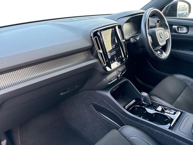 VOLVO Xc40 Photo 2