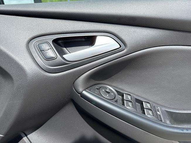 FORD Focus Photo 33