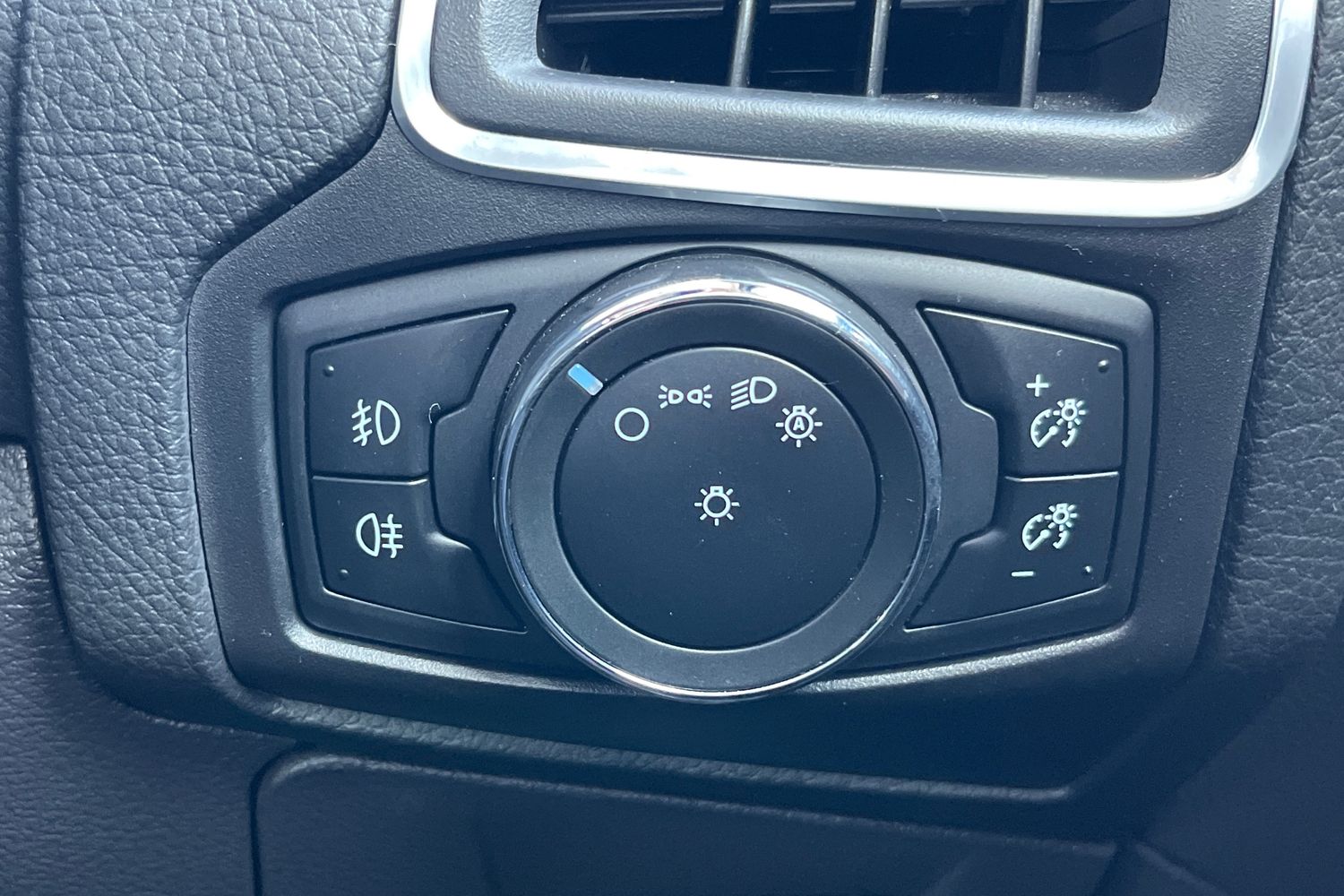 Ford FOCUS Photo 30