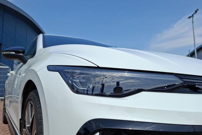 VOLKSWAGEN Golf Photo 19