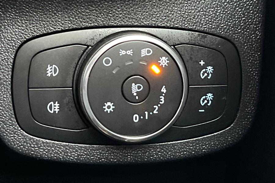 Ford FIESTA Photo autoimg-097c438b14c49188c03f6d1d7824ced603b26900.jpg