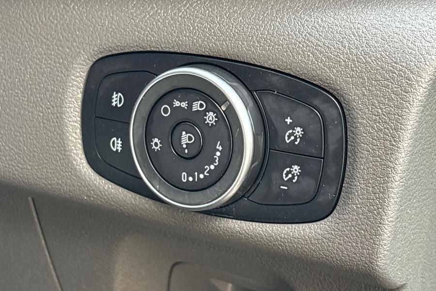 Ford TRANSIT CUSTOM Photo autoimg-097c9a2777436bef48e291d54d052957cf73174b.jpg