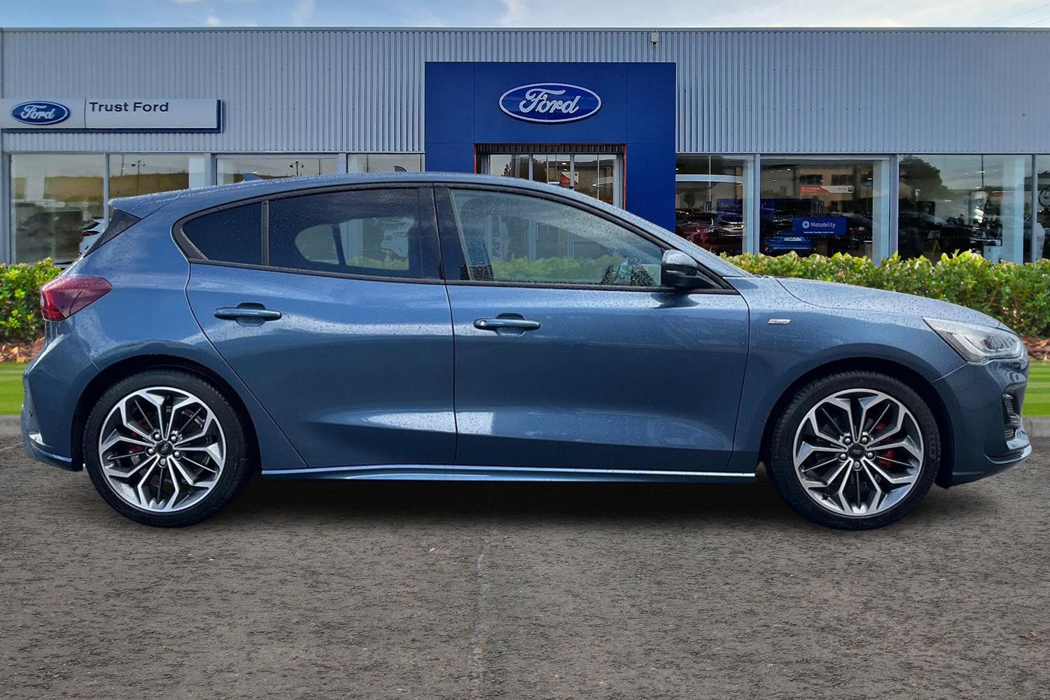 Ford FOCUS Photo 2