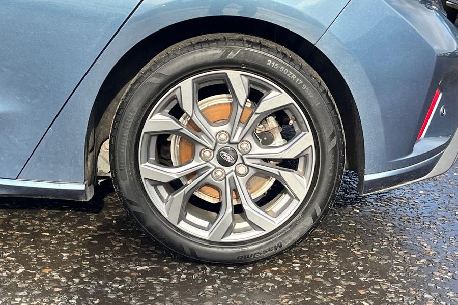 Ford FOCUS Photo autoimg-097e963db8b62feb7c39a5d87bf934fff3816893.jpg