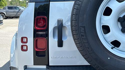 Land Rover Defender Photo autoimg-097ed78b49a6f528740ca87a8c65440a5ab23745.jpg