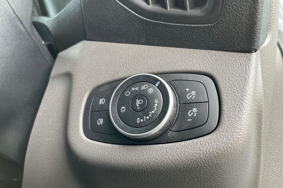 Used FORD TRANSIT CONNECT KV69WTJ 32