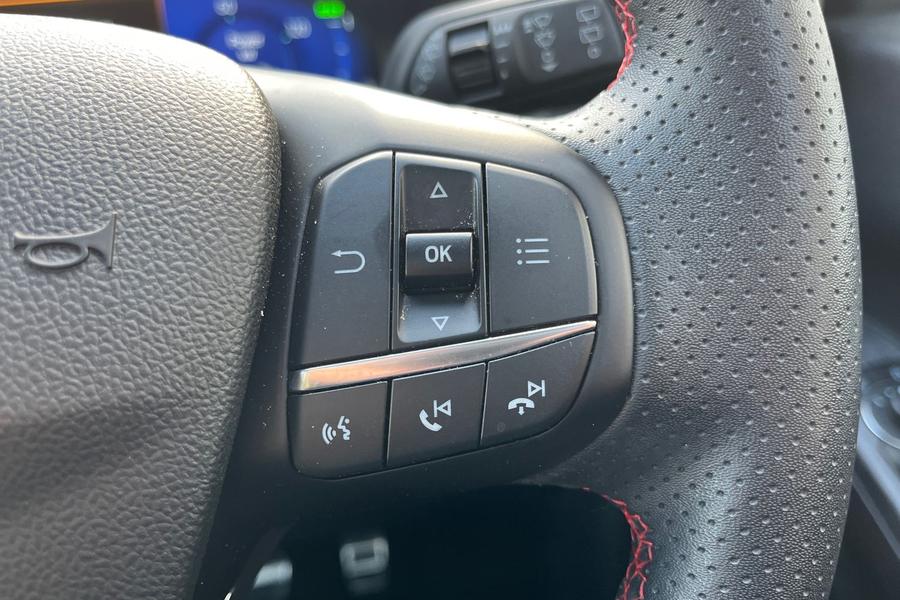 Ford KUGA Photo autoimg-09869c1e874035bf09379ad73c4c0c097e292bd8.jpg