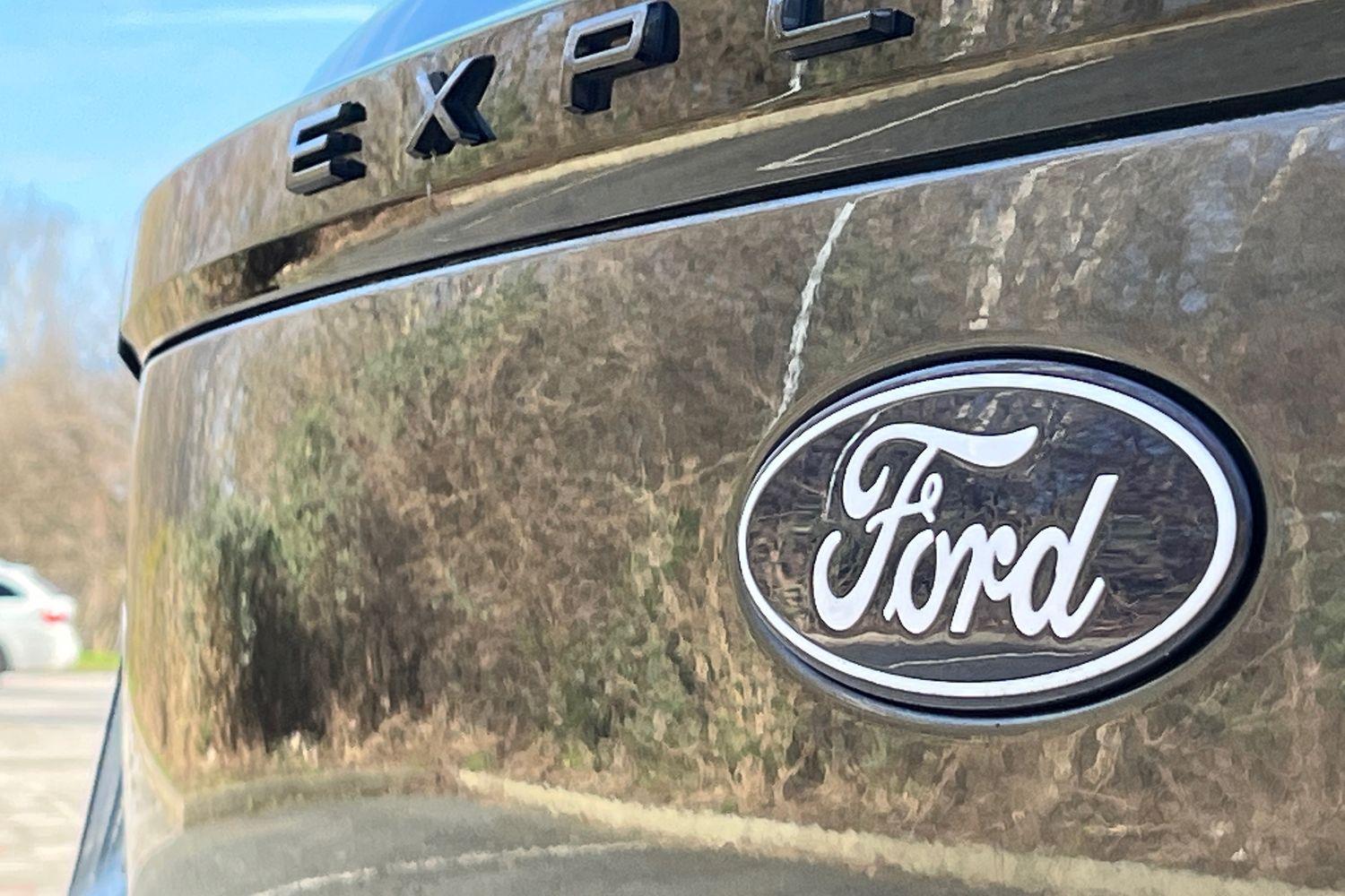 Ford EXPLORER Photo 39