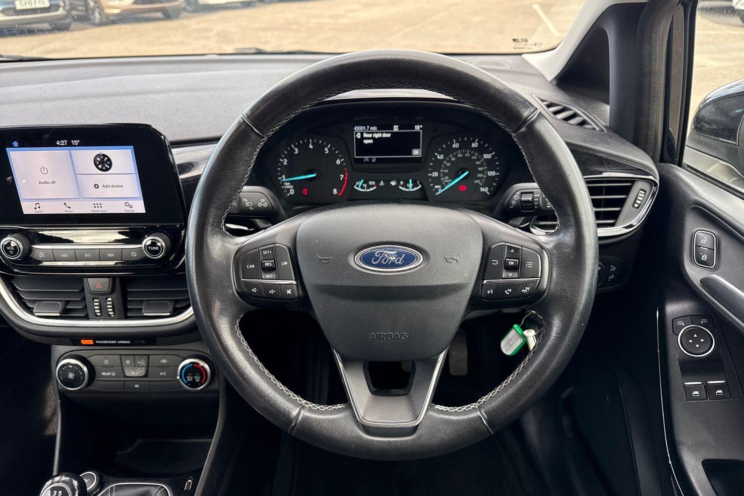 Ford FIESTA Photo 11