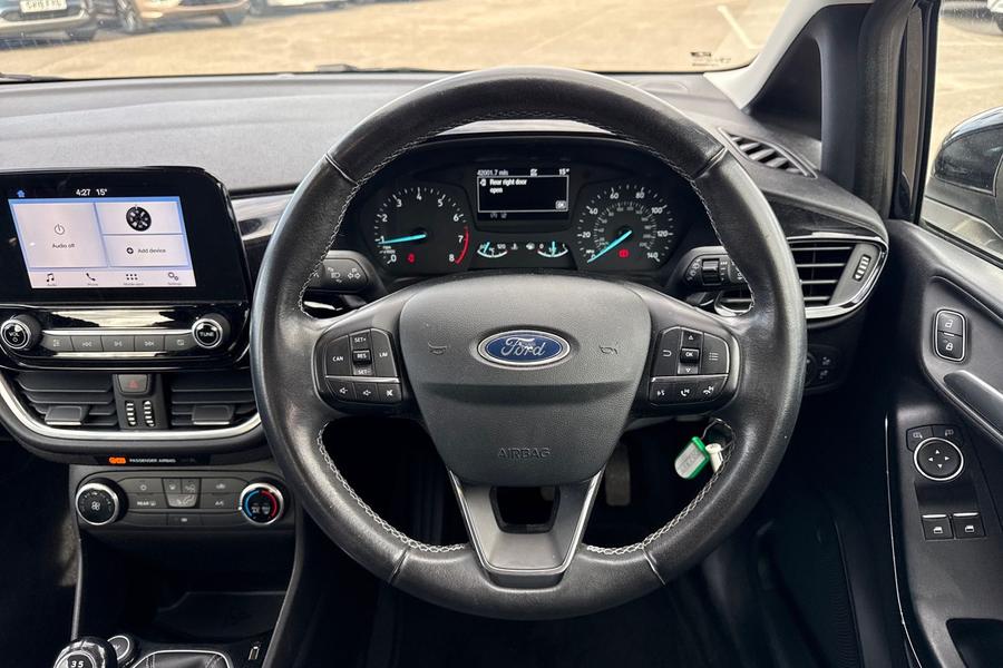 Ford FIESTA Photo autoimg-0993c17d45244f1f70908e98650d508f103e2db7.jpg
