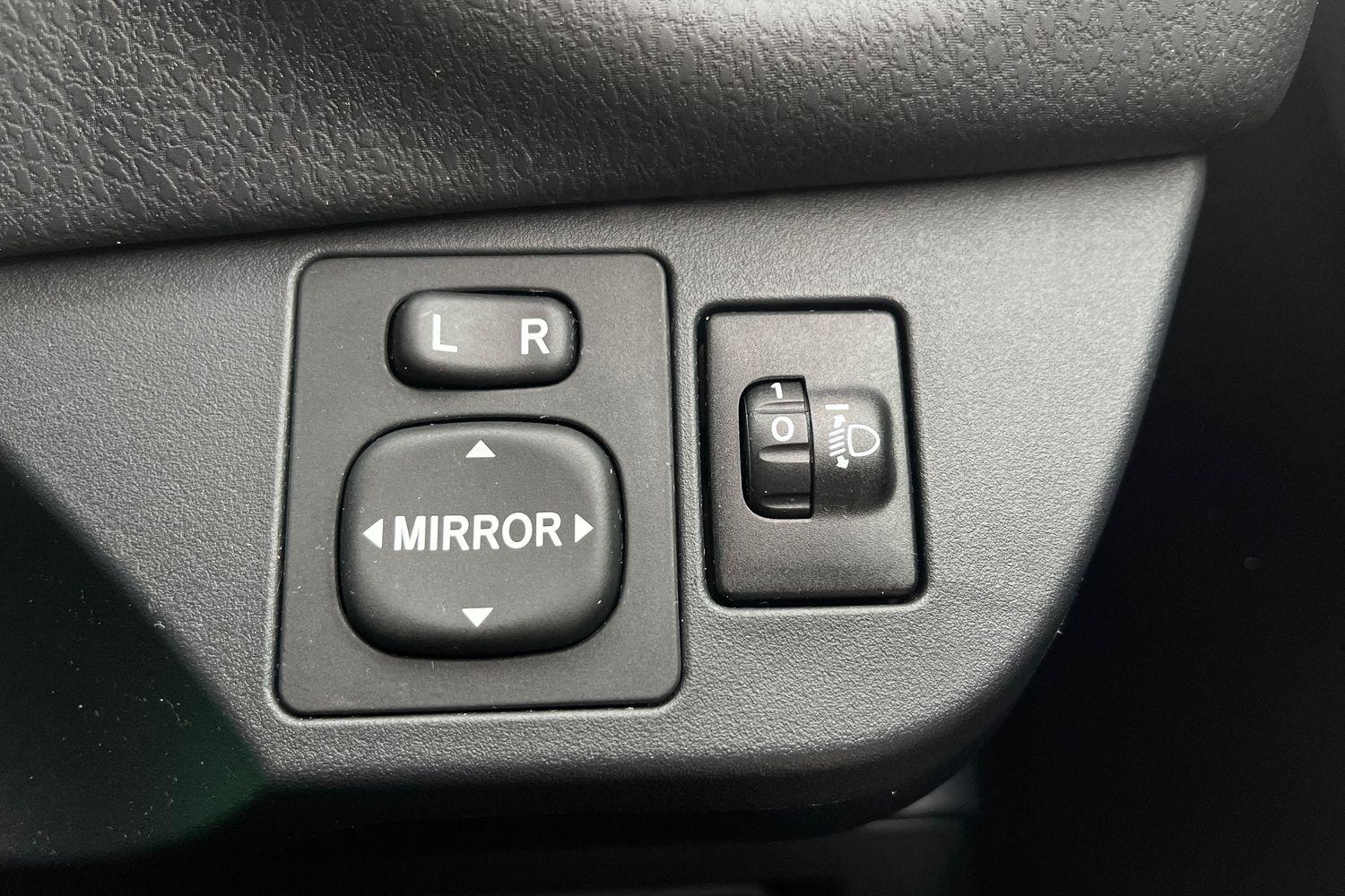Toyota Yaris Photo 37
