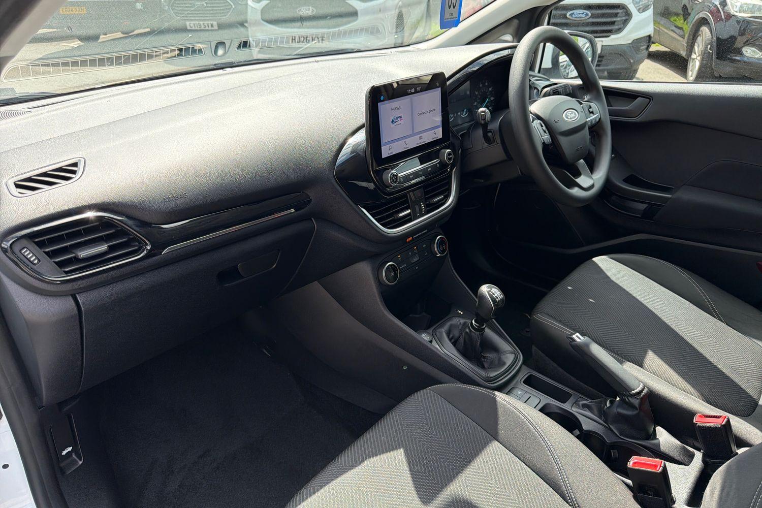 Ford FIESTA Photo 17
