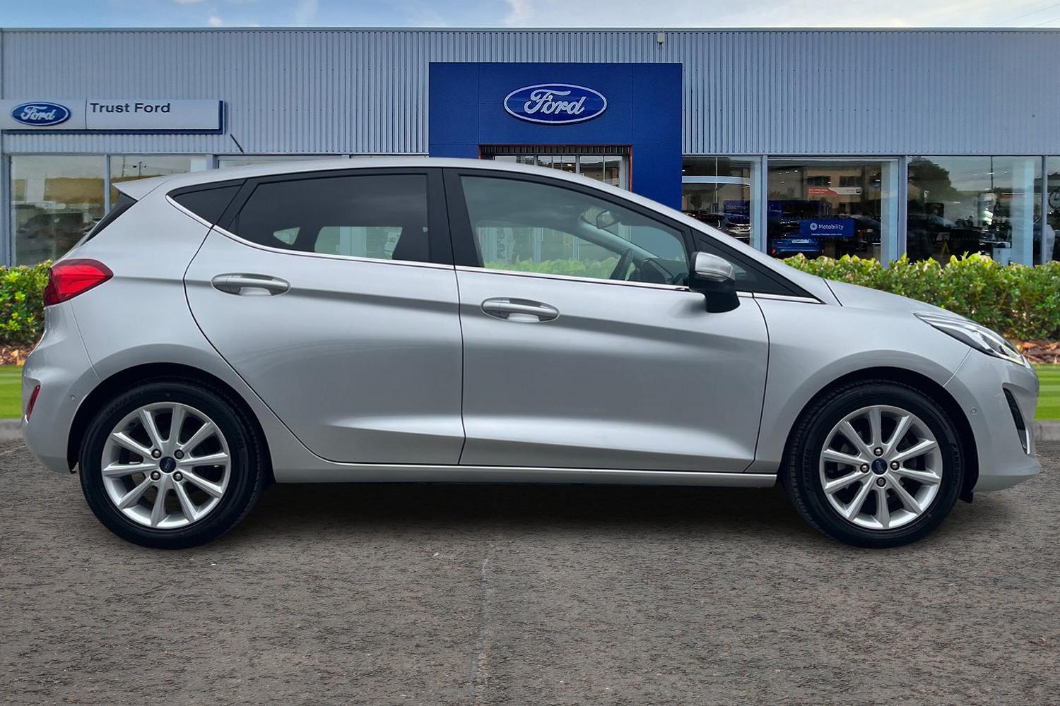 Ford Fiesta Photo 2