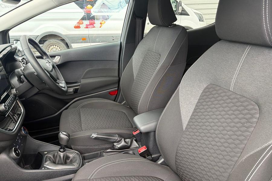 Ford FIESTA Photo autoimg-09a1d483984afe76f92504b089c30ece4cf02a9a.jpg