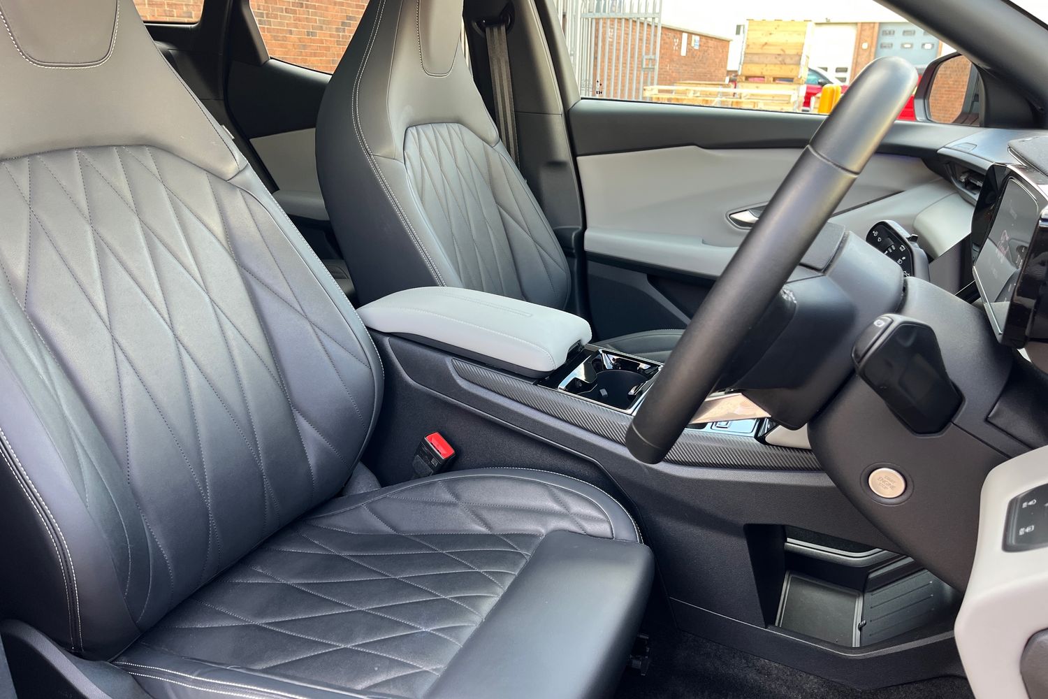Ford Explorer Photo 16