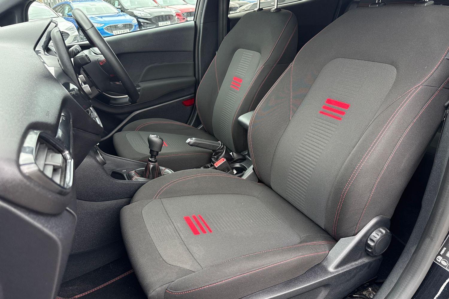 Ford FIESTA Photo 18